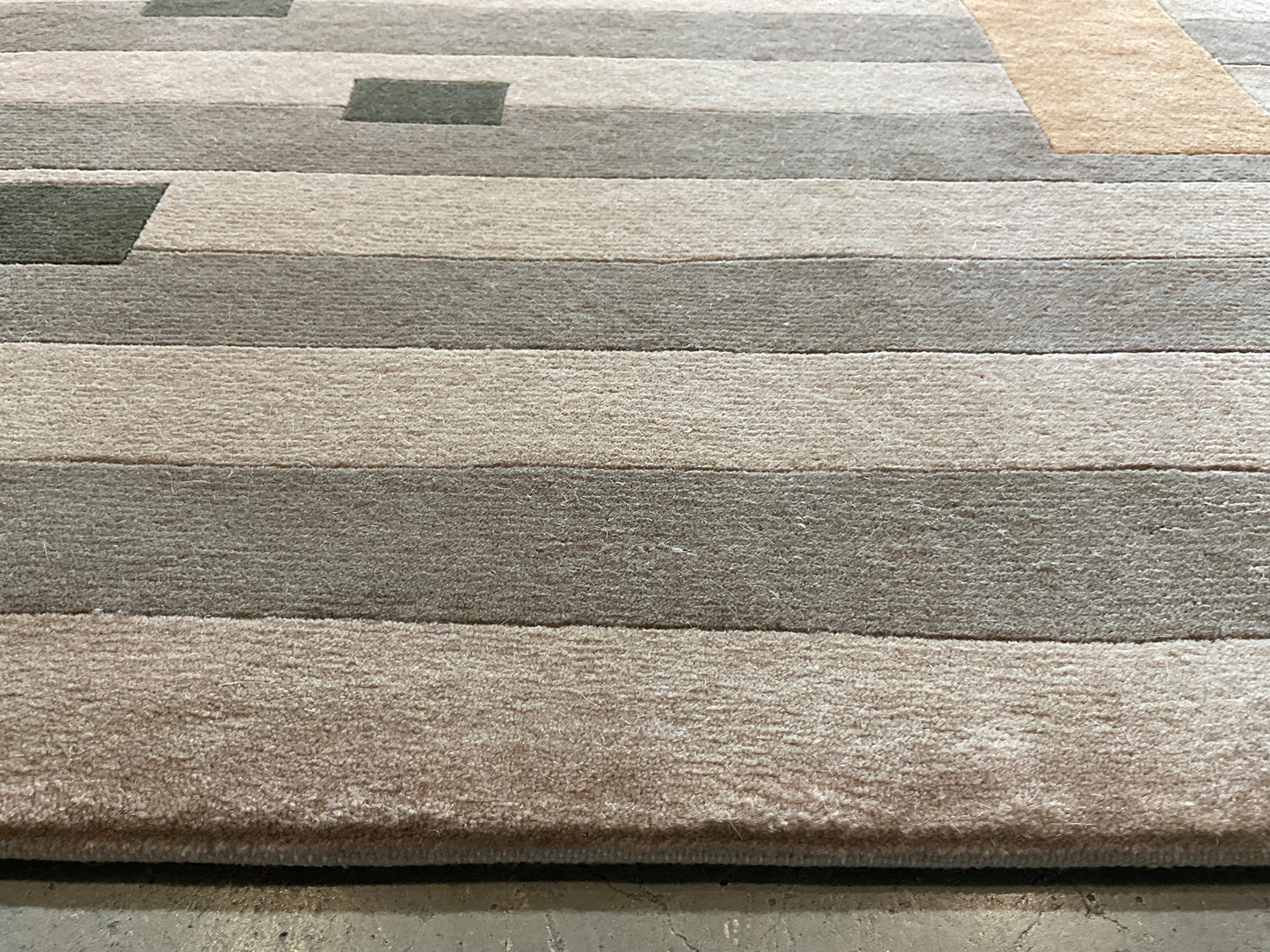 Abstract Modern Fine Wool Rug in Coral, Green & Rose Tones | 1010