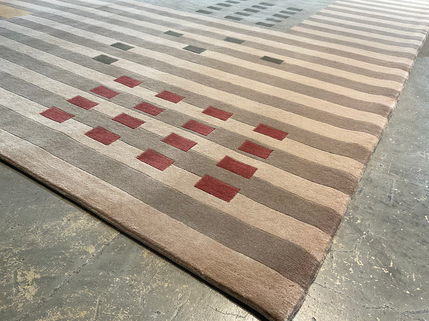Abstract Modern Fine Wool Rug in Coral, Green & Rose Tones | 1010